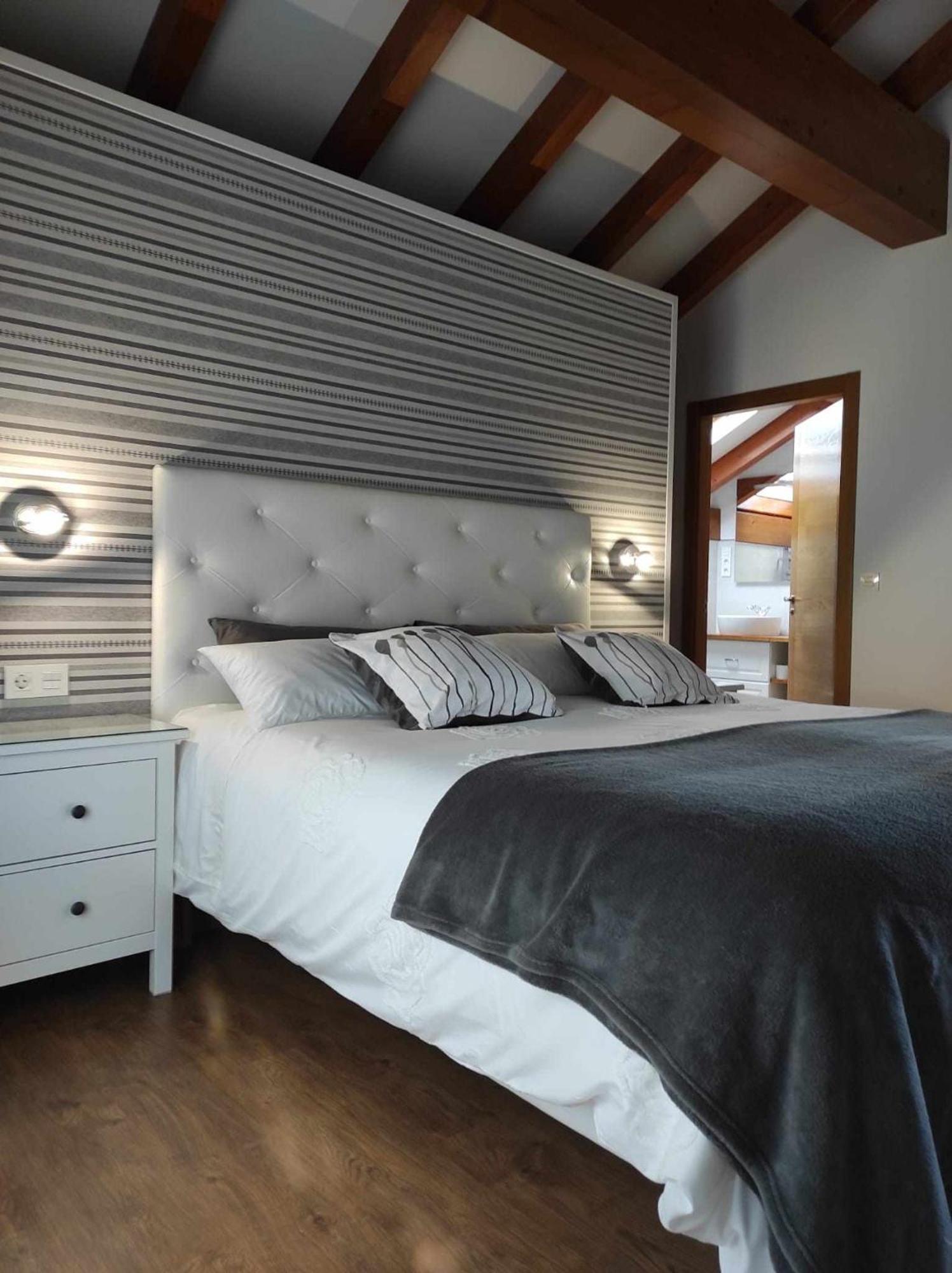 La Casa Del Camino Villa ซานติอาโก เด กอมโปสเตลา ภายนอก รูปภาพ
